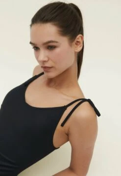 Stradivarius V-NECK - Badeanzug - Black 9 Stradivarius V-NECK - Badeanzug - Black -Stradivarius Deutschland Verkaufs-Shop 69969cbef8db4c908c2fd665c3d9ac19