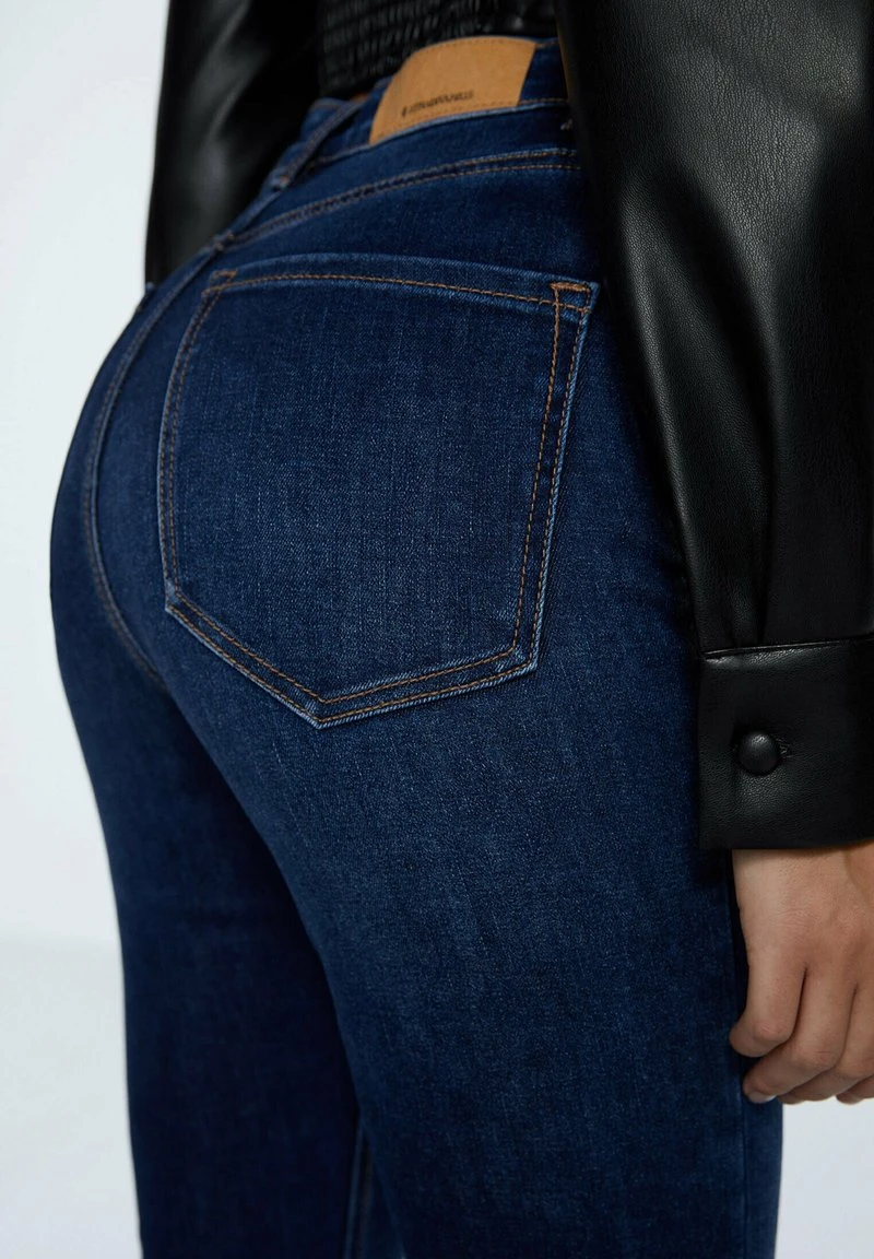 Stradivarius Jeans Bootcut - Dark Blue 4 Stradivarius Jeans Bootcut - Dark Blue – Bild 4