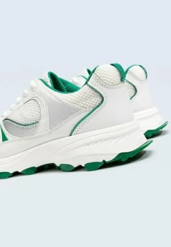 Stradivarius MIT ZIERELEMENT - Sneaker Low - Green 10 Stradivarius MIT ZIERELEMENT - Sneaker Low - Green -Stradivarius Deutschland Verkaufs-Shop 6cd4ea4333314c50ad1a17c89f2b0550