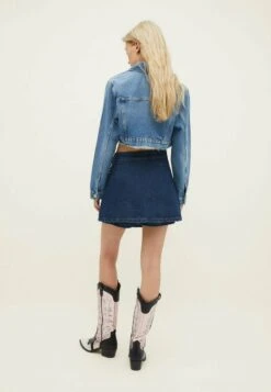 Stradivarius SUPER CROPPED - Jeansjacke - Light Blue 8 Stradivarius SUPER CROPPED - Jeansjacke - Light Blue -Stradivarius Deutschland Verkaufs-Shop 700a4ddfe55b4359b3834ea3fa692d6a