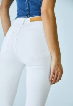 Stradivarius Jeans Bootcut - White 9 Stradivarius Jeans Bootcut - White -Stradivarius Deutschland Verkaufs-Shop 72155dcfcc4e4ccc8b2251218de9462d