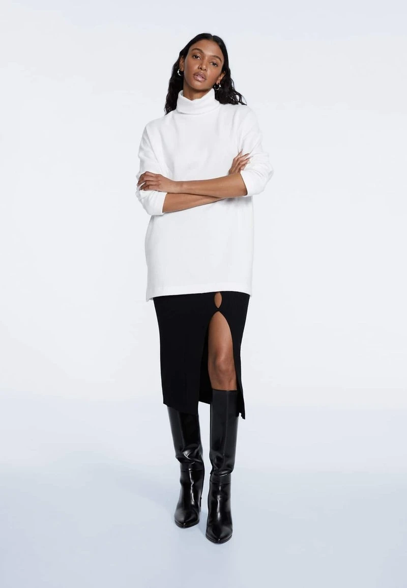 Stradivarius AUFGERAUTES - Strickpullover - Offwhite 2 Stradivarius AUFGERAUTES - Strickpullover - Offwhite – Bild 2