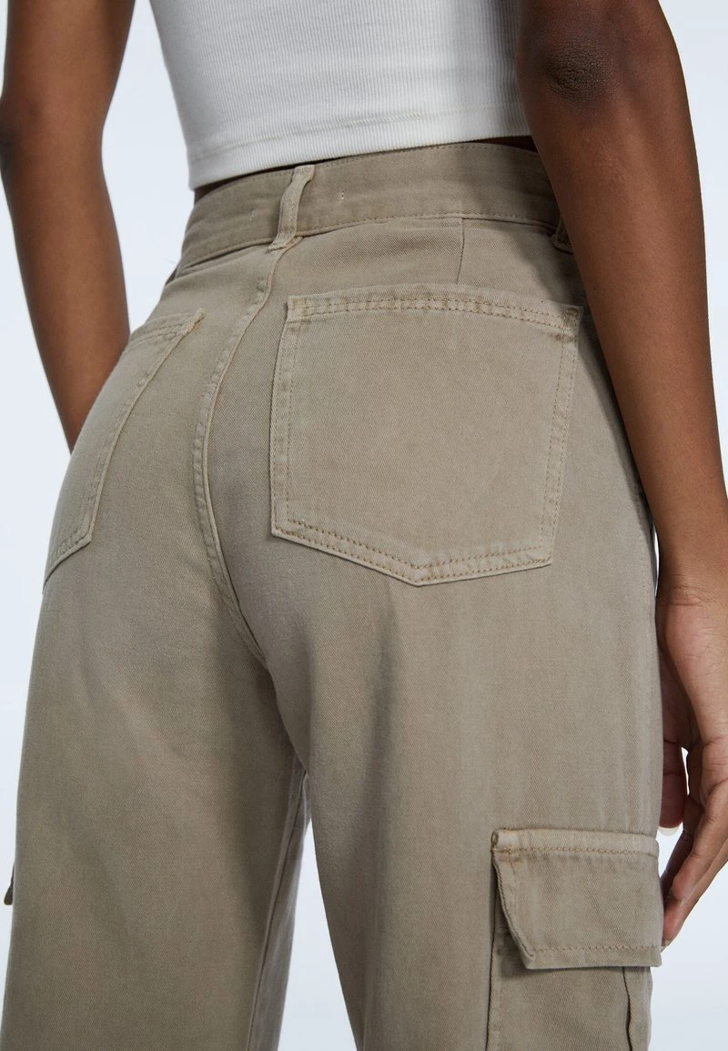 Stradivarius Cargohose - Beige 4 Stradivarius Cargohose - Beige – Bild 4