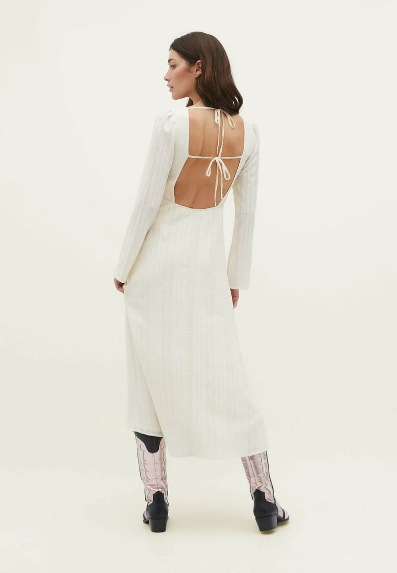 Stradivarius WITH LACE-UP BACK - Freizeitkleid - Beige 3 Stradivarius WITH LACE-UP BACK - Freizeitkleid - Beige – Bild 3