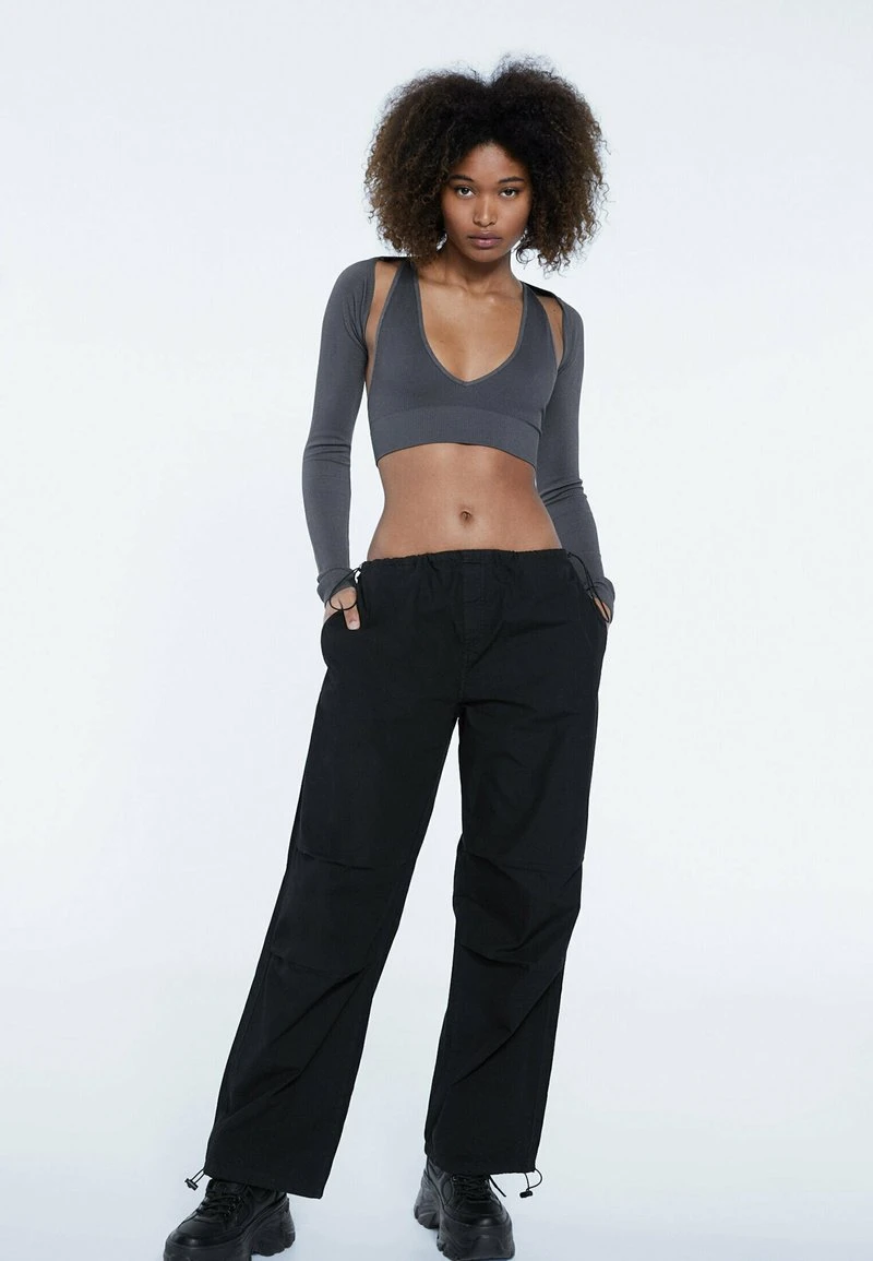 Stradivarius NAHTLOSER - Strickjacke - Dark Grey 2 Stradivarius NAHTLOSER - Strickjacke - Dark Grey – Bild 2