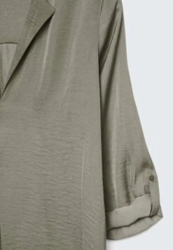 Stradivarius MIT REVERSKRAGEN - Bluse - Mottled Green -Stradivarius Deutschland Verkaufs-Shop 7a5ae40f310948969f54779cc0bb7d05