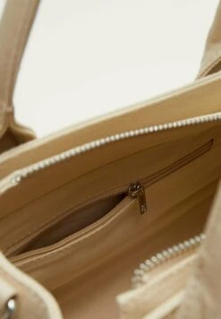 Stradivarius Handtasche - Off White 9 Stradivarius Handtasche - Off White -Stradivarius Deutschland Verkaufs-Shop 7bf6eaeb19e2443e947e28b773ae1c16