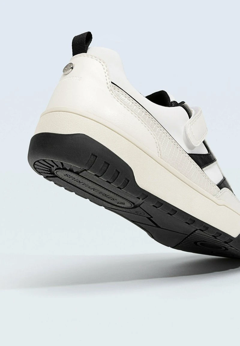 Stradivarius WITH STRAP DETAIL - Sneaker Low - Black 5 Stradivarius WITH STRAP DETAIL - Sneaker Low - Black – Bild 5