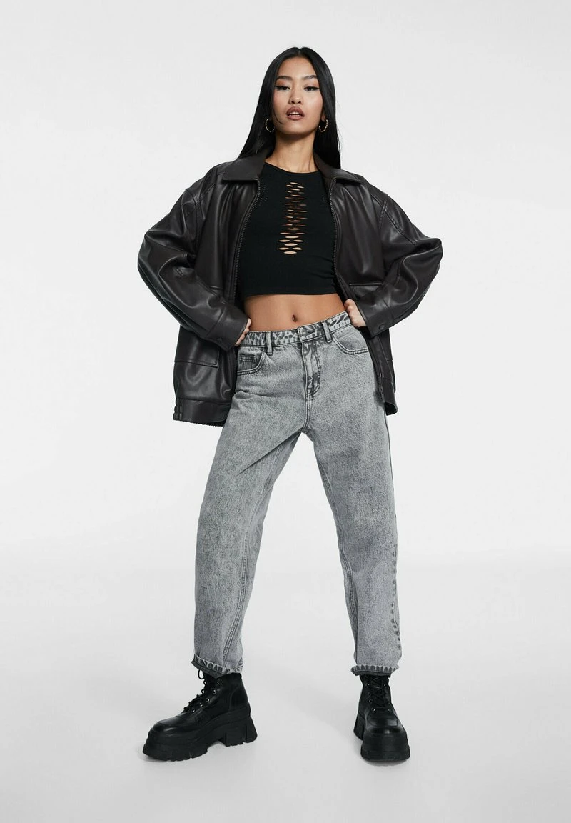 Stradivarius MID-RISE MOM - Jeans Straight Leg - Black Denim 2 Stradivarius MID-RISE MOM - Jeans Straight Leg - Black Denim – Bild 2