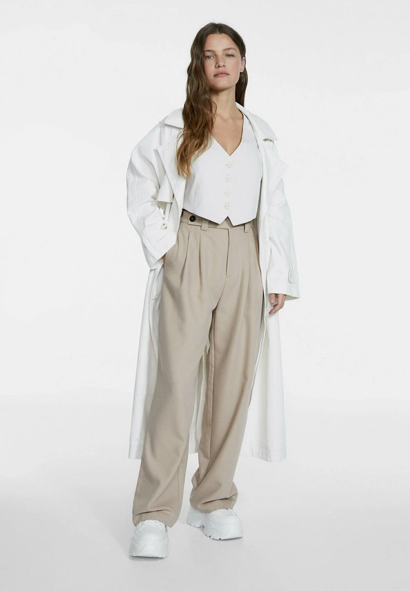 Stradivarius KURZE BASIC - Weste - White 2 Stradivarius KURZE BASIC - Weste - White – Bild 2