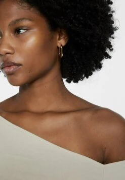 Stradivarius LONG SLEEVE WITH ASYMMETRIC NECKLINE - Langarmshirt - Stone 9 Stradivarius LONG SLEEVE WITH ASYMMETRIC NECKLINE - Langarmshirt - Stone -Stradivarius Deutschland Verkaufs-Shop 7f312182f9b54391ad6afa5a4c878d80