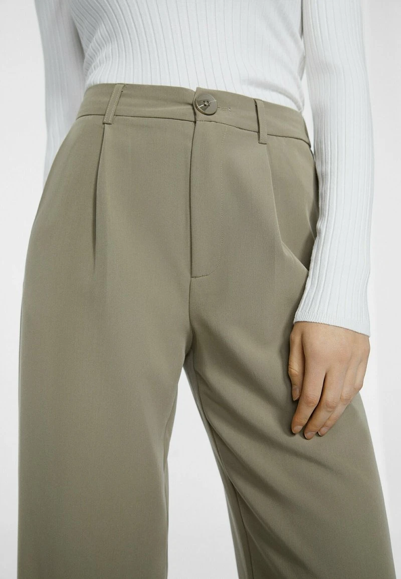 Stradivarius LONG - Stoffhose - Khaki 4 Stradivarius LONG - Stoffhose - Khaki – Bild 4