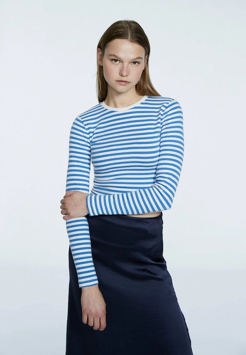 Stradivarius MIT STREIFEN - Langarmshirt - Light Blue 1 Stradivarius MIT STREIFEN - Langarmshirt - Light Blue