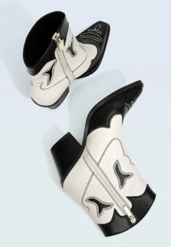 Stradivarius Cowboy-/Bikerstiefelette - Black White 11 Stradivarius Cowboy-/Bikerstiefelette - Black White -Stradivarius Deutschland Verkaufs-Shop 82d0978b10384b359cd9c636eeabb3f7