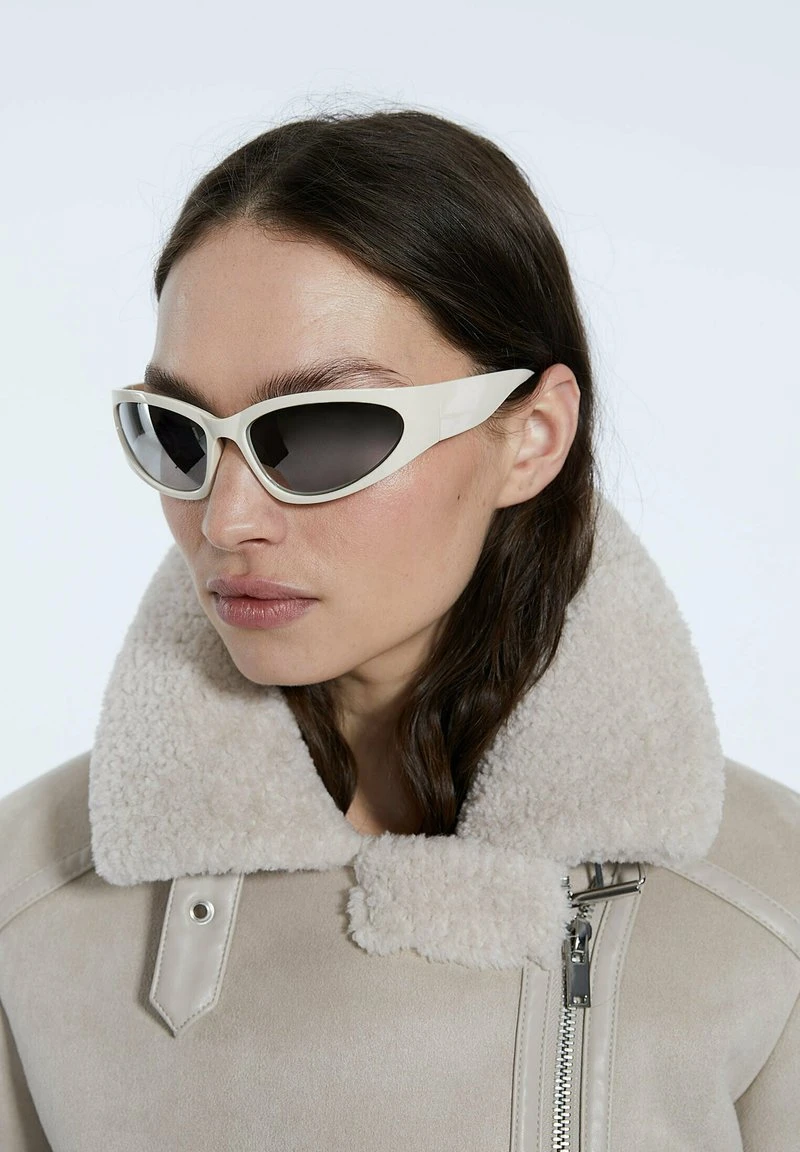 Stradivarius RESIN WRAPAROUND - Sonnenbrille - Off White 2 Stradivarius RESIN WRAPAROUND - Sonnenbrille - Off White – Bild 2