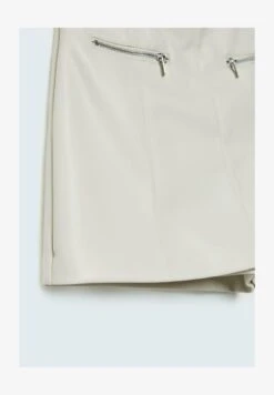 Stradivarius Shorts - Offwhite 11 Stradivarius Shorts - Offwhite -Stradivarius Deutschland Verkaufs-Shop 844fc4bb18f748cfae58d9feecea743e