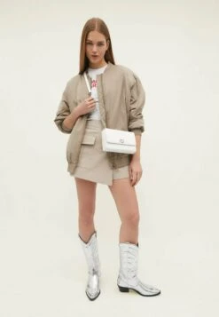 Stradivarius RIGID MOCK CROC - Umhängetasche - White