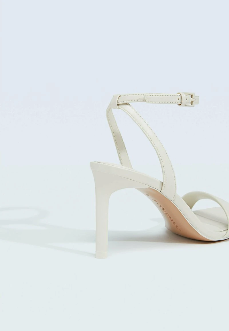 Stradivarius MIT GESTEPPTEN RIEMCHEN - Brautschuh - Offwhite 4 Stradivarius MIT GESTEPPTEN RIEMCHEN - Brautschuh - Offwhite – Bild 4