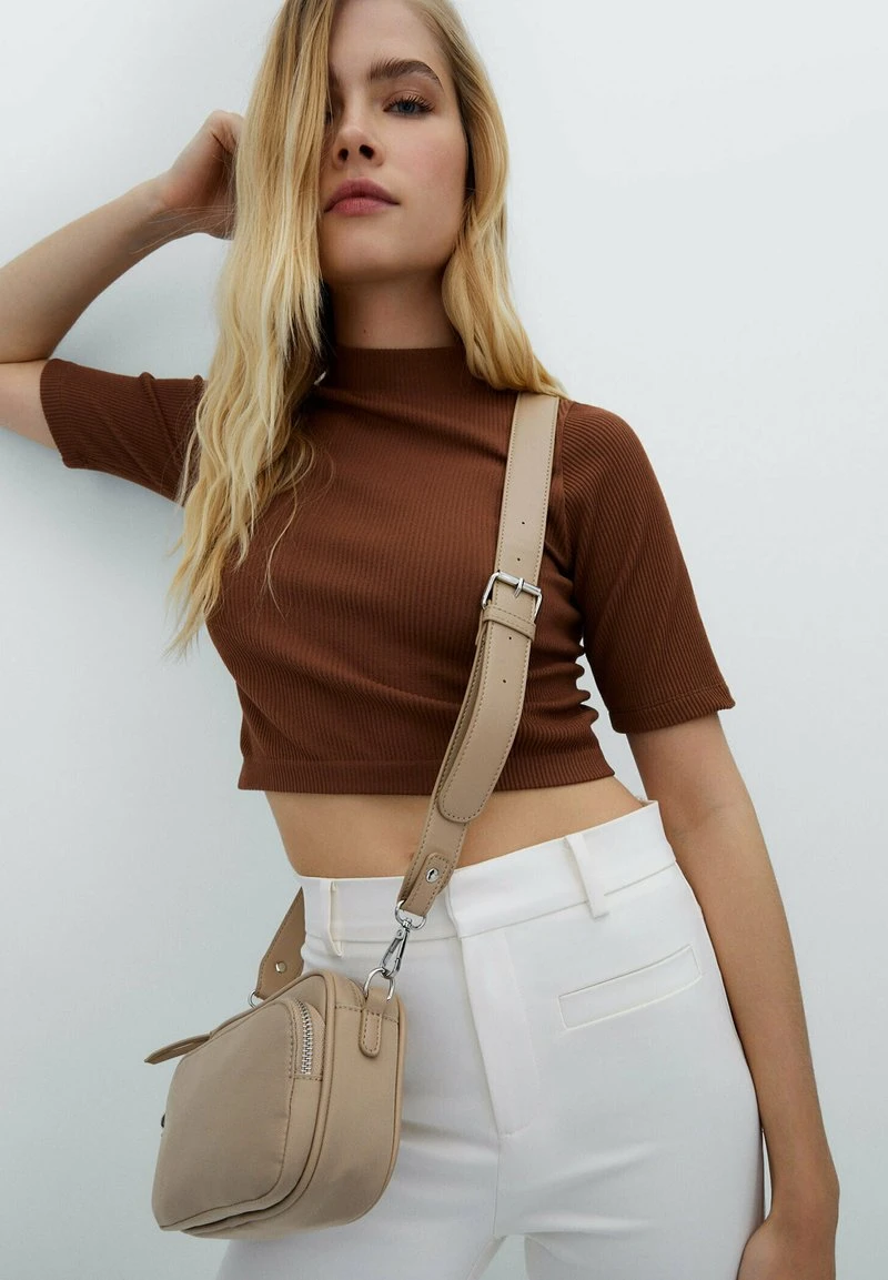 Stradivarius Umhängetasche - Beige 1 Stradivarius Umhängetasche - Beige