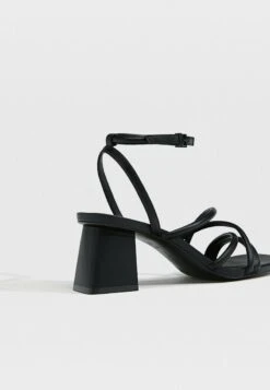 Stradivarius Riemensandalette - Black 10 Stradivarius Riemensandalette - Black -Stradivarius Deutschland Verkaufs-Shop 87d17dbcb0e54d72a3a58649cfdbb3ff