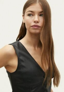 Stradivarius SHORT - Weste - Black -Stradivarius Deutschland Verkaufs-Shop 887b47ed4d46479e8c9c130d3ae8da10