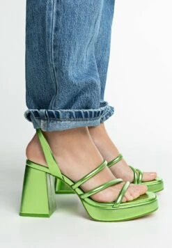Stradivarius WITH METALLIC STRAPS - Plateausandalette - Green