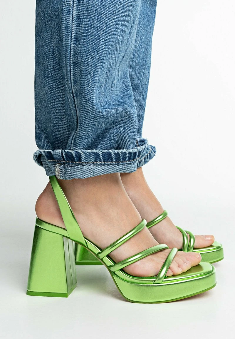 Stradivarius WITH METALLIC STRAPS - Plateausandalette - Green 1 Stradivarius WITH METALLIC STRAPS - Plateausandalette - Green