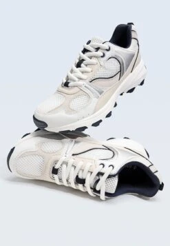 Stradivarius MIT ZIERELEMENT - Sneaker Low - White -Stradivarius Deutschland Verkaufs-Shop 8c3e047df097426bab13809d686625a9