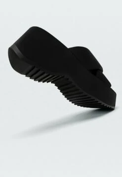 Stradivarius PLATFORM TRACK - Pantolette Hoch - Black 10 Stradivarius PLATFORM TRACK - Pantolette Hoch - Black -Stradivarius Deutschland Verkaufs-Shop 8d4fe6ae524d44e3a681ace432f7d00e