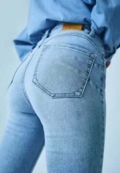 Stradivarius PUSH-UP - Jeans Skinny Fit - Light Blue Denim 9 Stradivarius PUSH-UP - Jeans Skinny Fit - Light Blue Denim -Stradivarius Deutschland Verkaufs-Shop 8e03f81d4a714dfbb9b298fd43a7d6a9