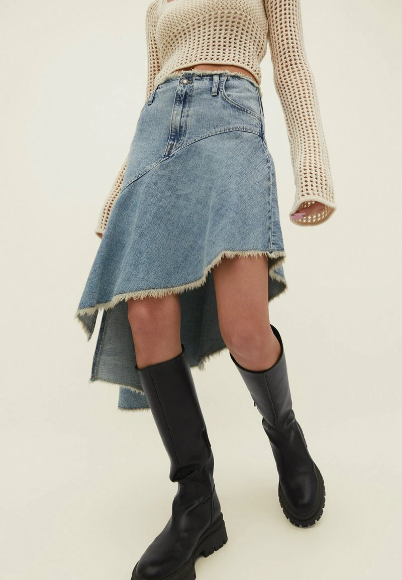 Stradivarius ASYMMETRIC WITH RUFFLE TRIM - Jeansrock - Blue Denim 4 Stradivarius ASYMMETRIC WITH RUFFLE TRIM - Jeansrock - Blue Denim – Bild 4