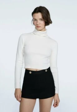 Stradivarius MIT GOLDFARBENEN KNÖPFEN - Shorts - Black