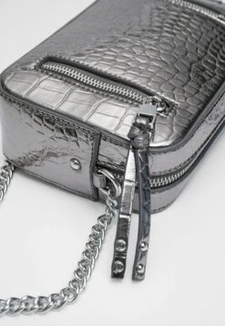 Stradivarius MOCK CROC AND ZIP-UP REPORTER - Umhängetasche - Grey -Stradivarius Deutschland Verkaufs-Shop 928283aa727b4a219eb1f3e447413539