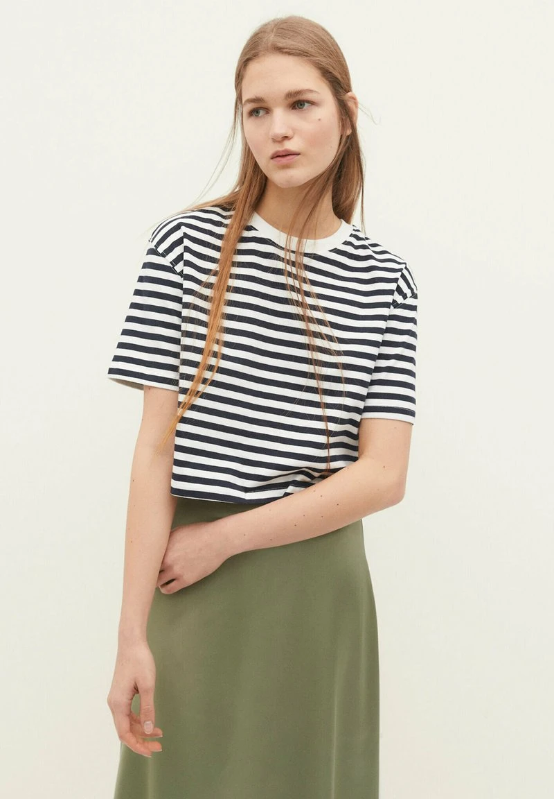 Stradivarius STRIPED CROPPED - T-Shirt Print - Dark Blue 1 Stradivarius STRIPED CROPPED - T-Shirt Print - Dark Blue