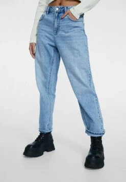 Stradivarius MIT AUFGESETZTEN TASCHEN - Jeans Straight Leg - Blue Denim