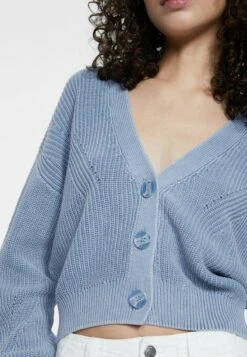 Stradivarius FADED-EFFECT - Strickjacke - Neon Blue 9 Stradivarius FADED-EFFECT - Strickjacke - Neon Blue -Stradivarius Deutschland Verkaufs-Shop 987bd80c0ae84267ba1c8b2d59b55ed2