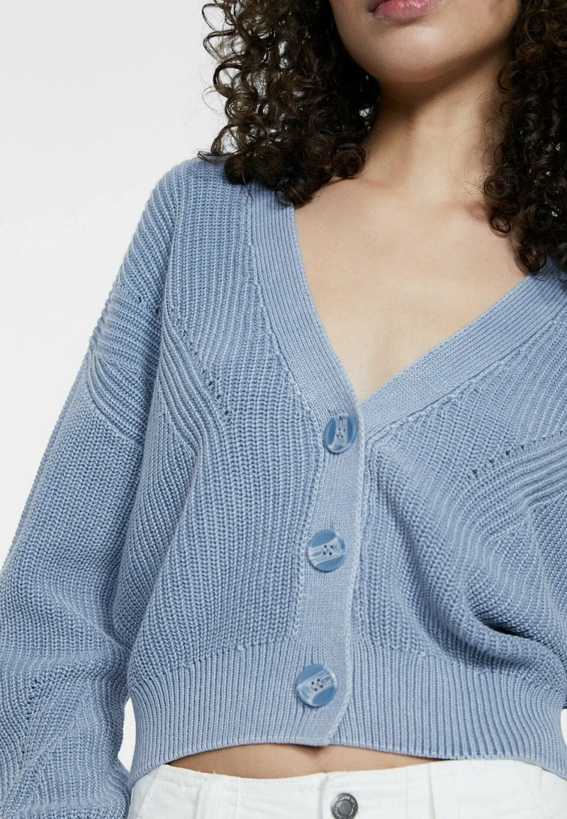 Stradivarius FADED-EFFECT - Strickjacke - Neon Blue 4 Stradivarius FADED-EFFECT - Strickjacke - Neon Blue – Bild 4