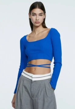 Stradivarius MIT SCHNALLE AM RÜCKEN - Langarmshirt - Blue