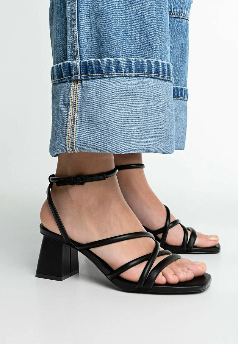 Stradivarius Riemensandalette - Black 1 Stradivarius Riemensandalette - Black