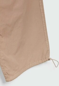 Stradivarius PARACHUTE POPELIN - Jogginghose - Stone 11 Stradivarius PARACHUTE POPELIN - Jogginghose - Stone -Stradivarius Deutschland Verkaufs-Shop 9b1a2f1411b04da5a3e6ad234e655666