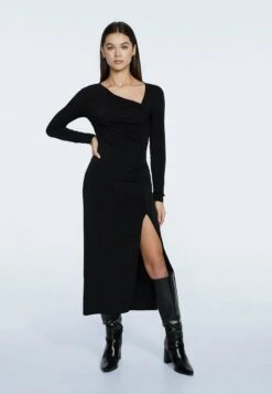 Stradivarius MIT ASYMMETRISCHEM AUSSCHNITT - Freizeitkleid - Metallic Black