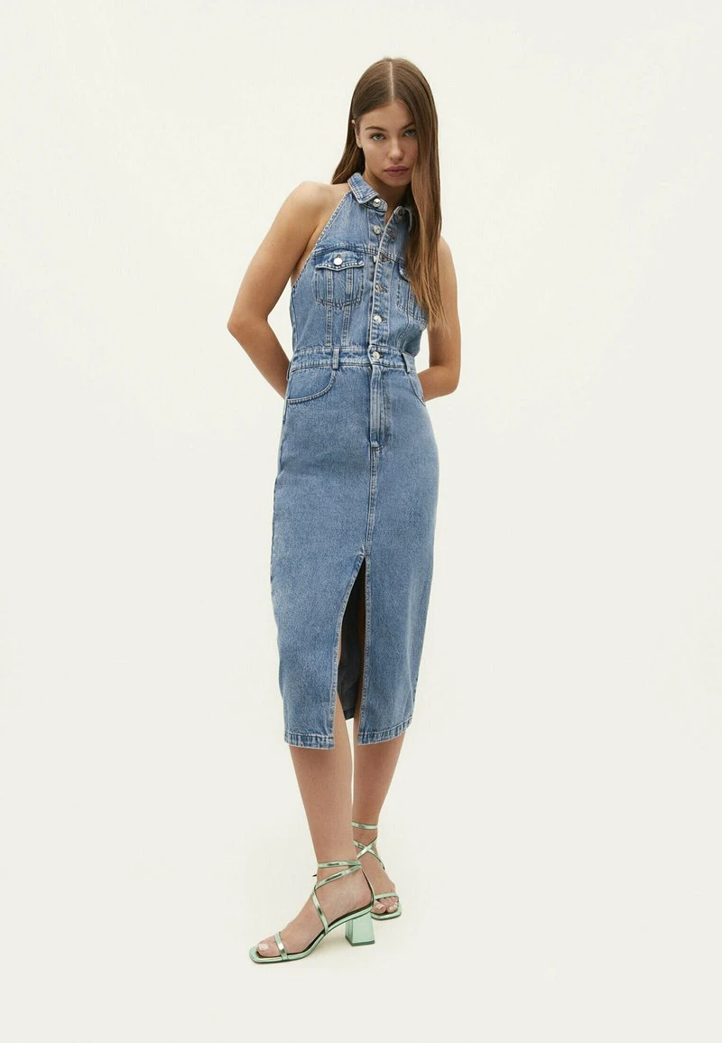Stradivarius HALTER NECK - Jeanskleid - Light Blue 2 Stradivarius HALTER NECK - Jeanskleid - Light Blue – Bild 2
