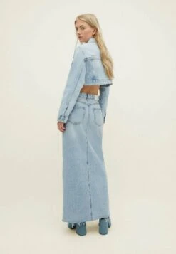 Stradivarius SUPER CROPPED - Jeansjacke - Light Blue Denim -Stradivarius Deutschland Verkaufs-Shop 9df79684166e4617a3ed42b821dd939a