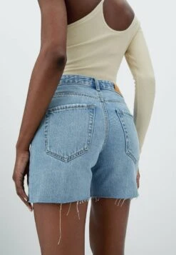 Stradivarius LOW WAIST BERMUDA - Jeans Shorts - Blue Denim 9 Stradivarius LOW WAIST BERMUDA - Jeans Shorts - Blue Denim -Stradivarius Deutschland Verkaufs-Shop 9e64534021004a0f8ec2b3589ab121e1