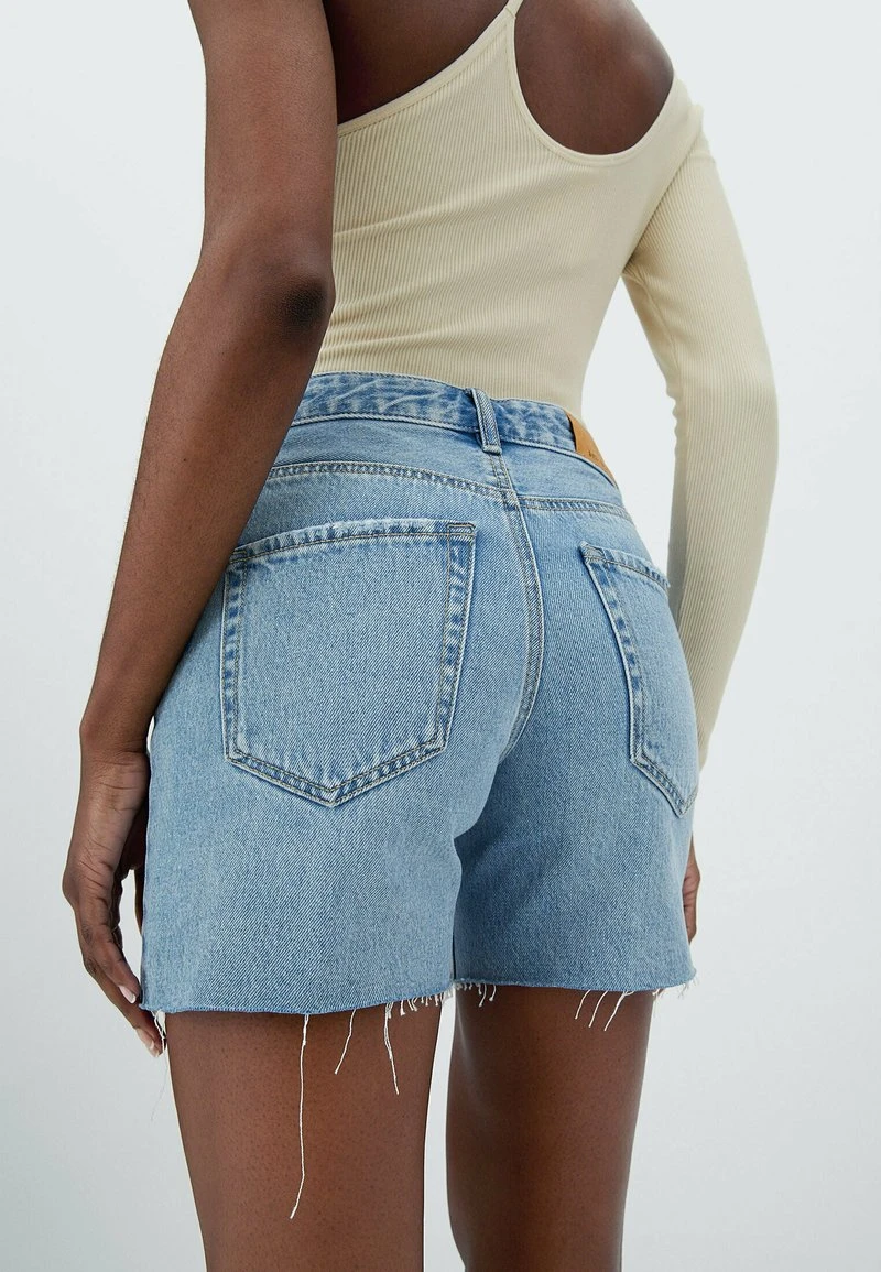Stradivarius LOW WAIST BERMUDA - Jeans Shorts - Blue Denim 4 Stradivarius LOW WAIST BERMUDA - Jeans Shorts - Blue Denim – Bild 4