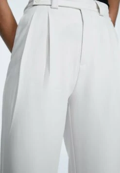 Stradivarius Stoffhose - Off White 9 Stradivarius Stoffhose - Off White -Stradivarius Deutschland Verkaufs-Shop 9e952b73c5f64bb1a30f955f5f9d1908