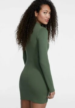 Stradivarius SINGLE - Etuikleid - Khaki 8 Stradivarius SINGLE - Etuikleid - Khaki -Stradivarius Deutschland Verkaufs-Shop 9f08f9a89e744f80b141e8b2b34265ae