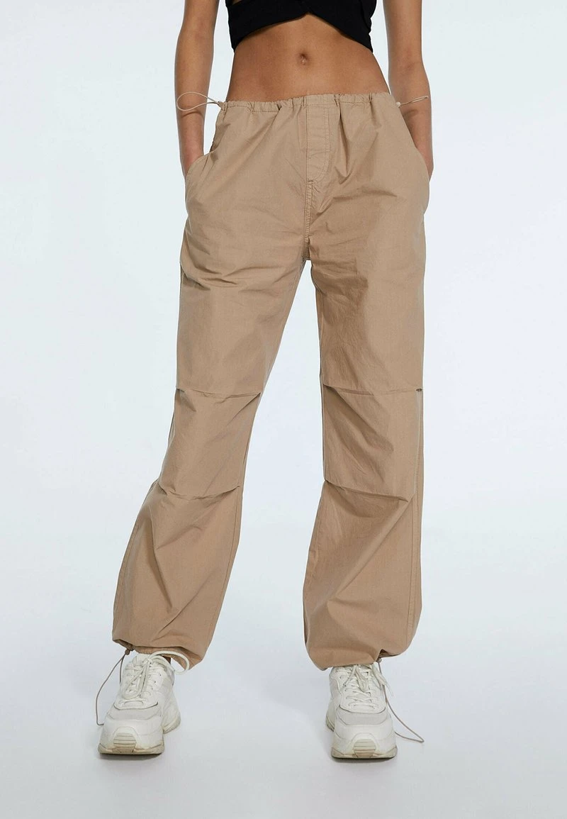 Stradivarius PARACHUTE POPELIN - Jogginghose - Stone 1 Stradivarius PARACHUTE POPELIN - Jogginghose - Stone