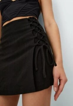 Stradivarius MIT SEITLICHEN SCHLEIFEN - Shorts - Black -Stradivarius Deutschland Verkaufs-Shop a01c173b3a5a4a1b84c2b285dfbd394c