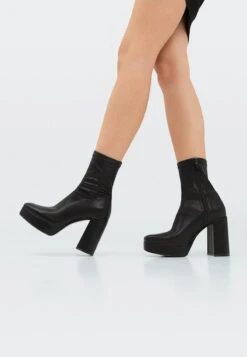 Stradivarius MIT PLATEAU - High Heel Stiefelette - Black